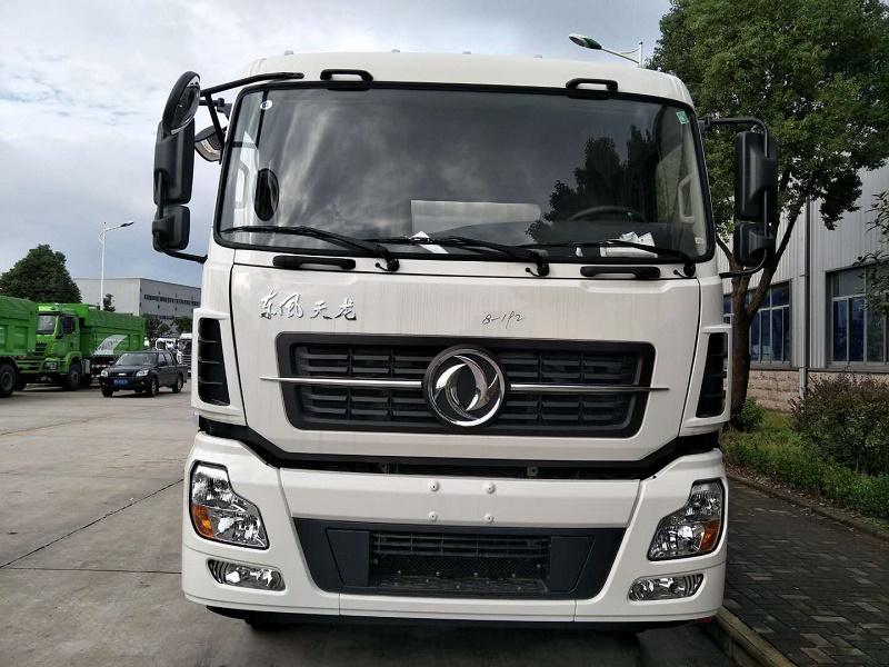 东风天龙铝合金运油车27.5立方