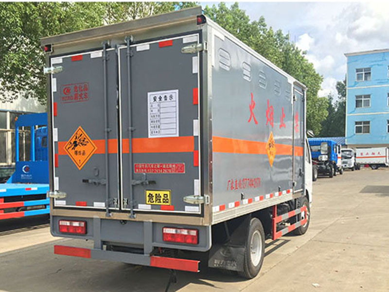 东风4.1m    3.4吨爆破器材车
